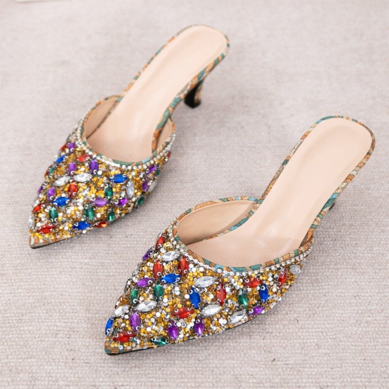 Kitten Heel Women - Luksusowe klapki na koturnie z cyrkoniami,