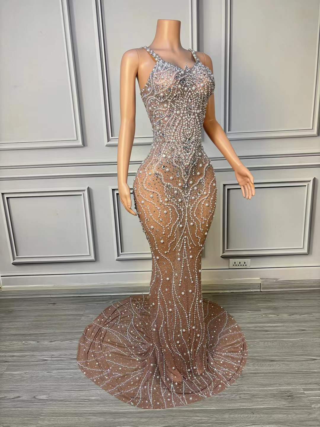 Luksusowa sukienka maxi z perł – Women Formal Wear Photoshoot recenzja i cena
